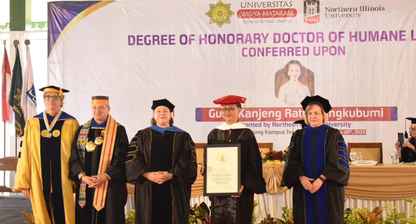 GKR Mangkubumi Dianugerahi Gelar Doktor Honoris Causa dari Northern Illinois University