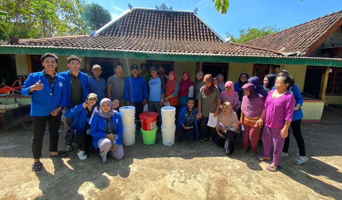 KKN UMBY 2023 Pemberdayaan Masyarakat Melalui Pembuatan Kompos di Dusun Kangkung B, Ngeposari