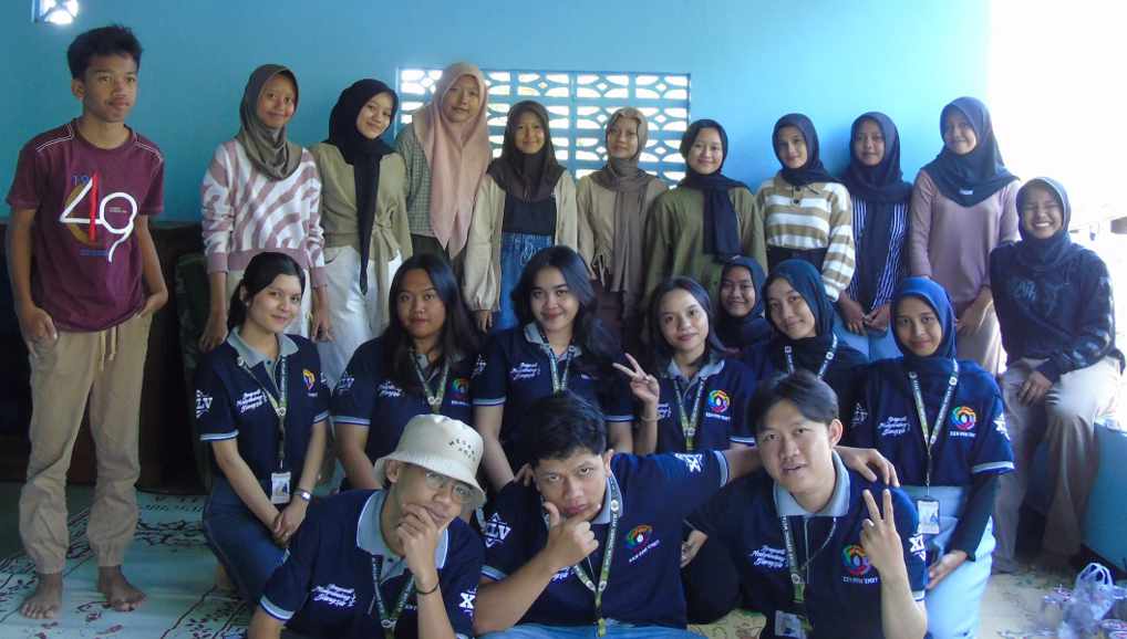 Menjelajahi Jauh Transformasi Kesehatan Mental melalui KKN UMBY Kelompok 19 di Serpeng Wetan