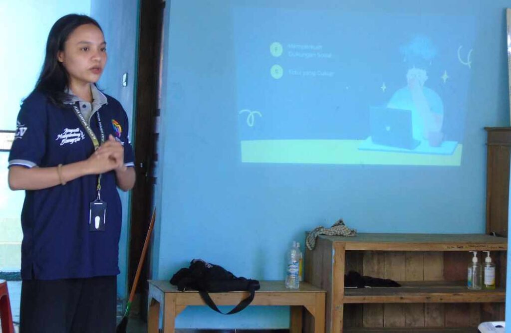Menjelajahi Jauh Transformasi Kesehatan Mental melalui KKN UMBY Kelompok 19 di Serpeng Wetan