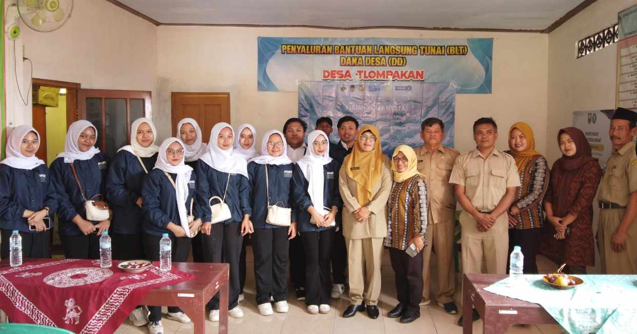 Penerjunan Mahasiswa KKN-41 UPGRIS di Desa Tlompakan Disambut Hangat Perangkat Desa