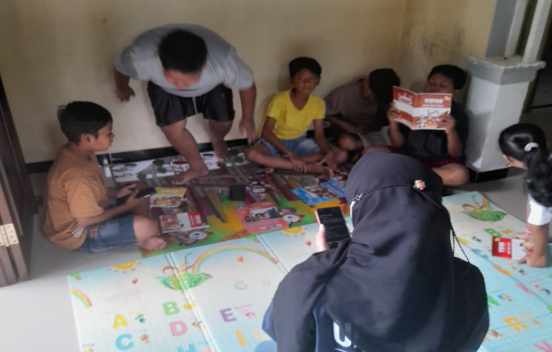 Mahasiswa KKN Gelar Bimbingan Belajar Literasi Digital untuk Anak SD di Desa Piji