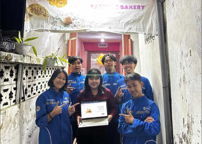 Mahasiswa UM Kembangkan Website Digital untuk Bantu Promosi Yasmine Bakery
