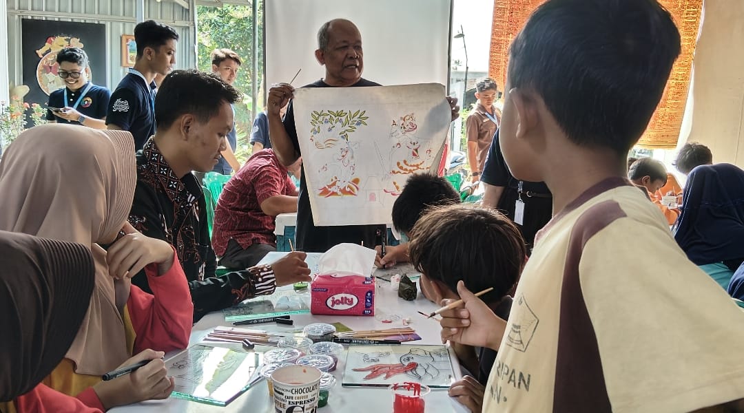 KKN-PPM UMBY Kelompok 119 Gelar Psikoedukasi Anti-Bullying dan Workshop Lukis Kaca Bersama Siswa SD di Subandi Giyanto Art Studio